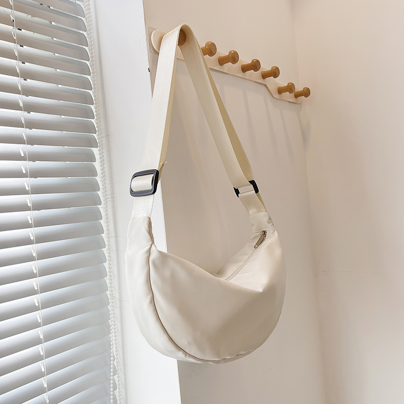 White-Oxford dumpling bag
